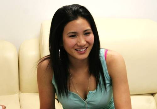 原子鏸鋼管舞險(xiǎn)走光 鄭佩佩女兒子鏸演繹慰安婦