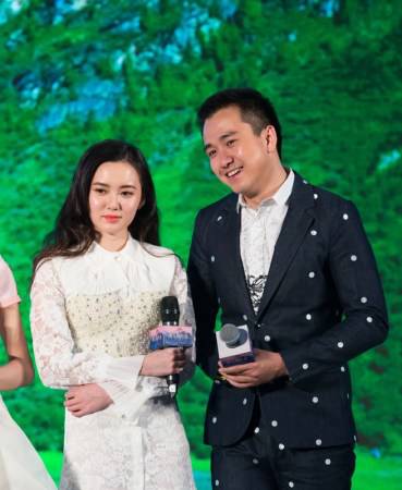 翟天臨女友李依伊已出局 翟天臨江鎧同微博示愛