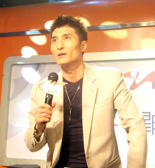 胡兵的哥哥胡東 曾因吸毒被捕