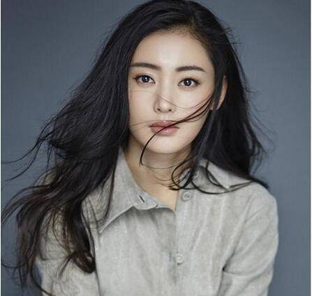 張?zhí)鞇勰挲g個(gè)人資料被扒 張?zhí)鞇鄞蛉榄h(huán)鄧超點(diǎn)贊