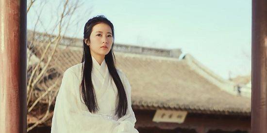 周雨彤個(gè)人資料 周雨彤重返二十歲演繹高冷學(xué)姐