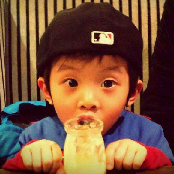 張藝瀚個(gè)人資料 張藝瀚出彩中國(guó)人大拋媚眼范爺