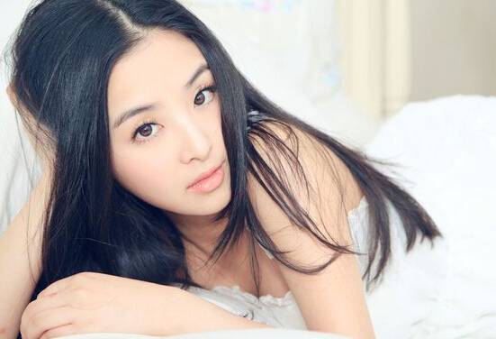 張含韻陪人睡覺照片外泄 張含韻男朋友被曝光