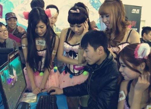 揭游戲陪玩網(wǎng)價(jià)格表 美女陪玩曝加錢有特殊服務(wù)