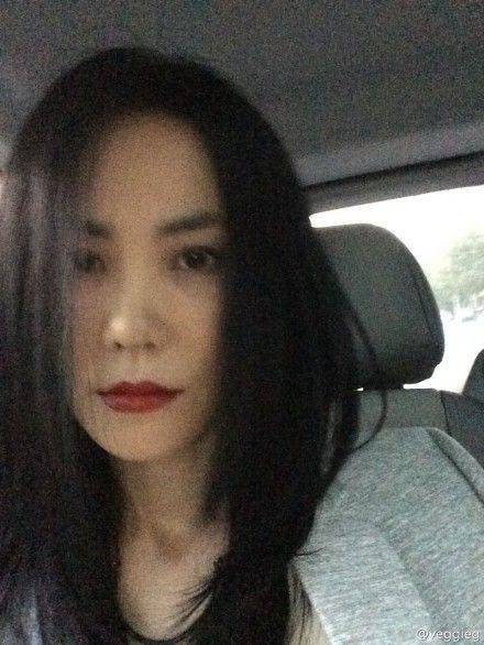 王菲紅唇照撞臉俞飛鴻 網(wǎng)友驚呼 傻傻分不清