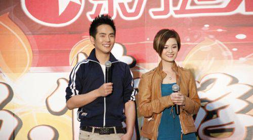 張曉龍陳思斯結(jié)婚照曝光 兩人因戲生情羞澀拜堂