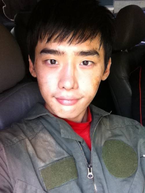 李鐘碩個人資料外泄 李鐘碩承認(rèn)整容只瘦臉隆鼻