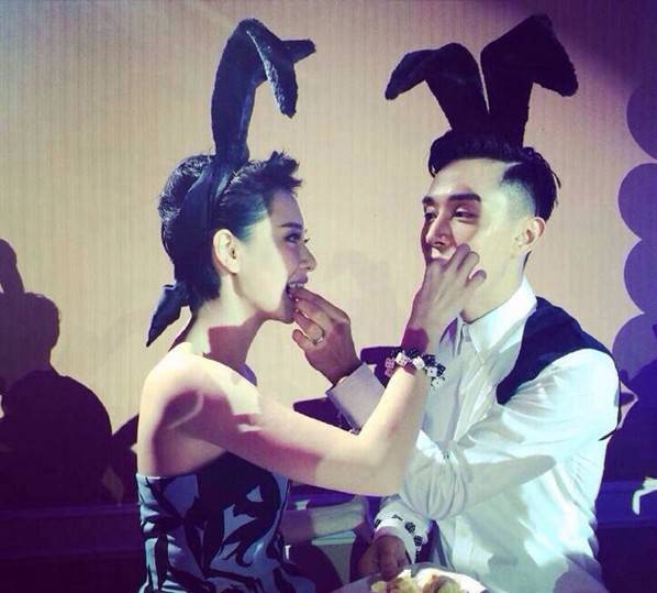 李承鉉戚薇怎么認(rèn)識的 結(jié)婚照唯美浪漫羨煞旁人