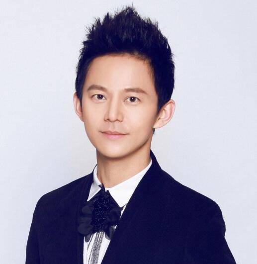 何炅究竟多大了 揭秘何炅王菁戀史及結(jié)婚照