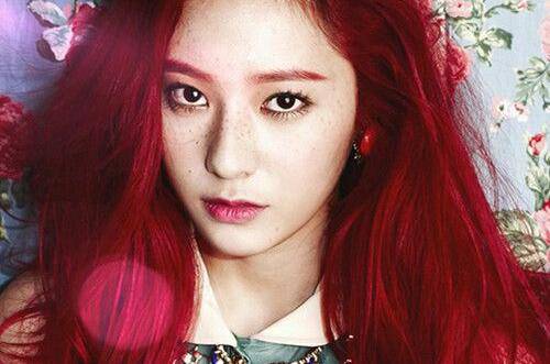 《我們結(jié)婚了》鄭秀晶與樸燦烈甜蜜親吻