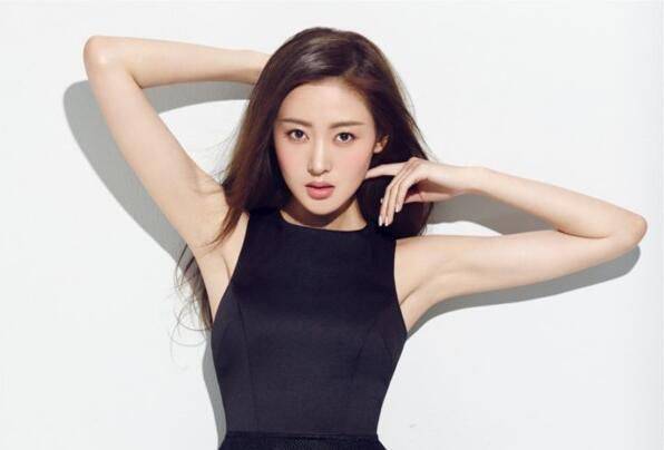 張?zhí)鞇勰挲g個(gè)人資料被扒 張?zhí)鞇鄞蛉榄h(huán)鄧超點(diǎn)贊