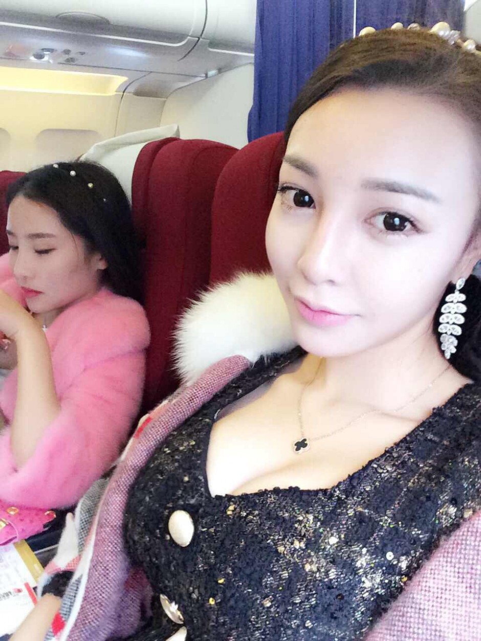 周文羽整容照對比 周文羽微博曬大量性感私房照