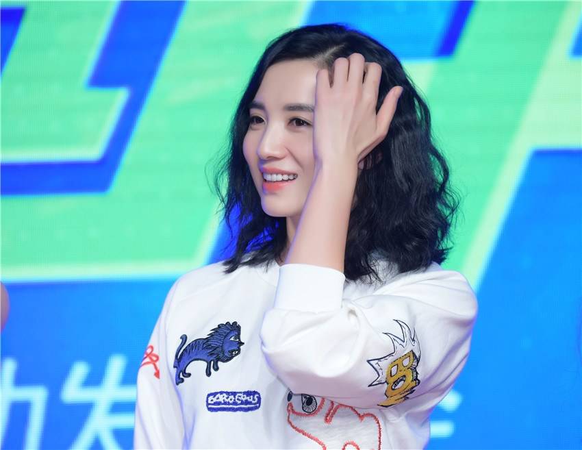 宋佳的胸被胡軍捏 宋佳為上位與劉蓓老公偷情