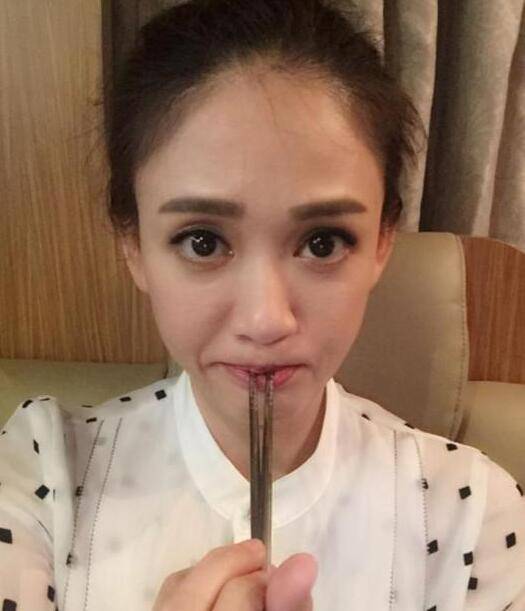 陳喬恩的家庭背景 童年曾受家暴