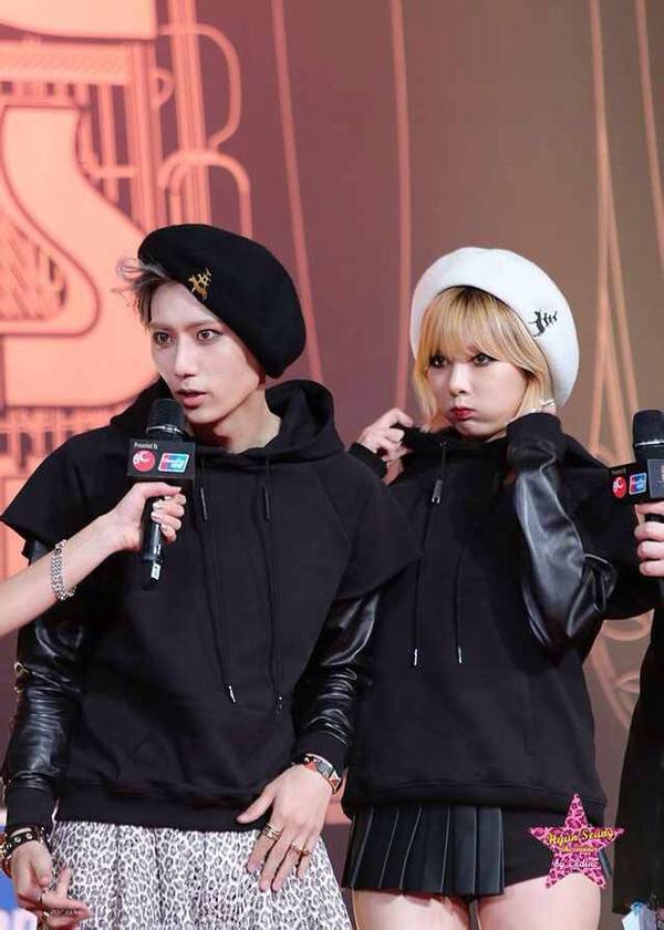 張賢勝和泫雅熱吻引發(fā)粉絲尖叫 他們是什么關(guān)系