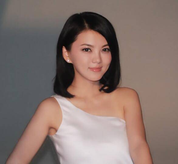 李湘二胎預(yù)產(chǎn)期在明年 揭其個(gè)人資料及減肥方法