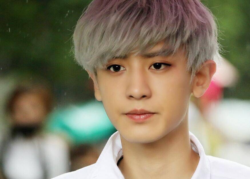 《我們結(jié)婚了》鄭秀晶與樸燦烈甜蜜親吻