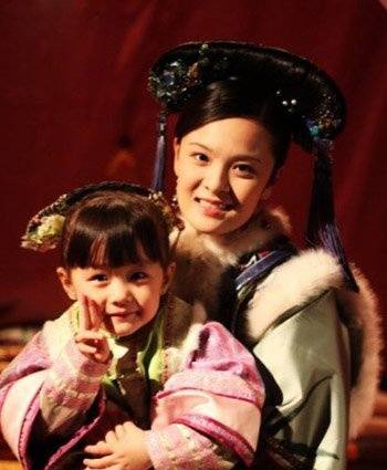 張曉龍陳思斯結(jié)婚照曝光 兩人因戲生情羞澀拜堂