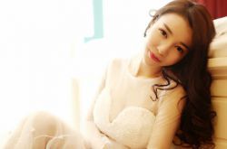 周文羽整容照對(duì)比 周文羽微博曬大量性感私房照