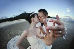 滕華濤與周圓圓一吻定情 雙喜臨門娶新娘播新劇