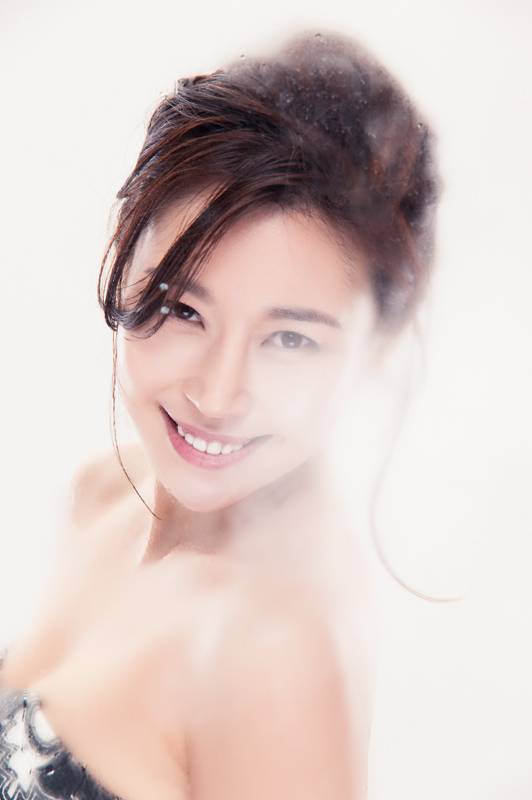 余思潞男人裝大膽談性話題 余思潞透視衣暴露圖