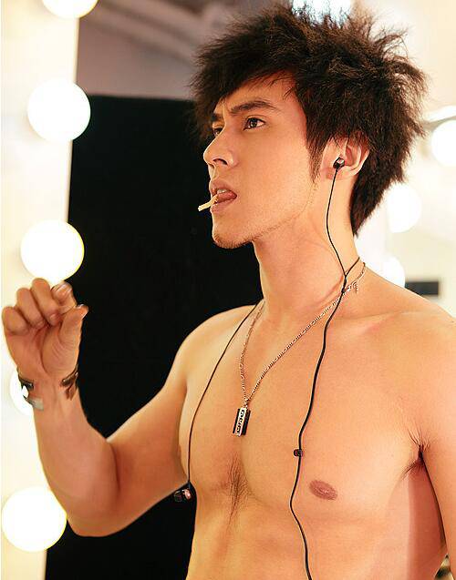 張倫碩真的喜歡鐘麗緹 曝張倫碩整容前后對比照