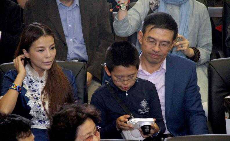 朱迅夫婦攜兒子王法現(xiàn)身 打破離婚消息