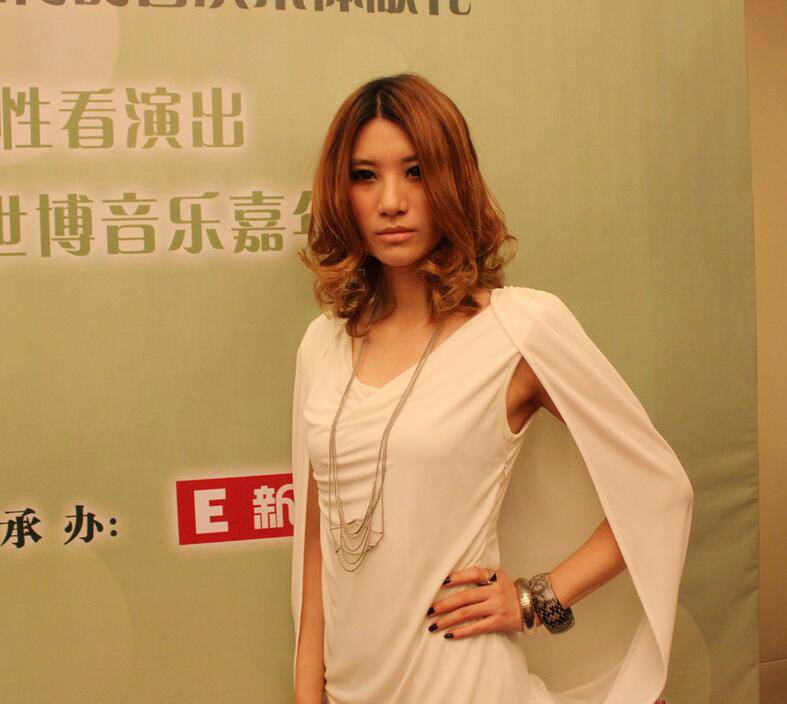 尚雯婕整容過度臉發(fā)僵 網(wǎng)友驚呼慘不忍睹