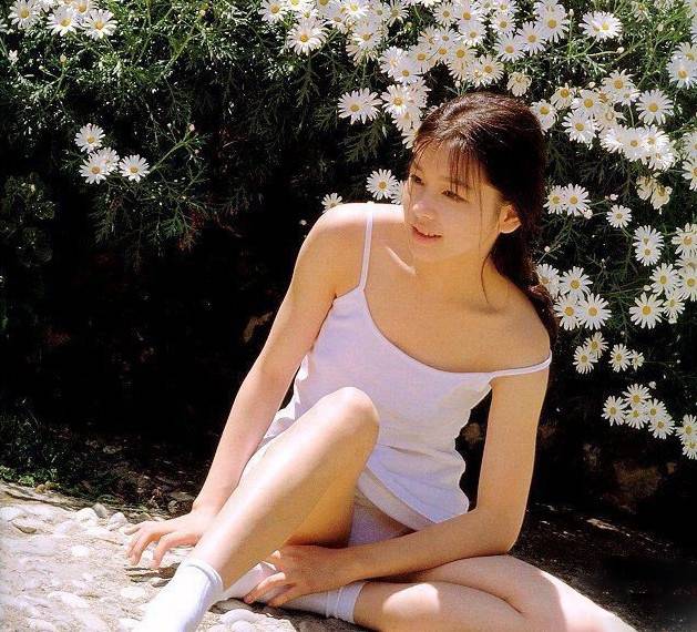 徐若瑄早年全裸寫真曝光 模樣清純可人