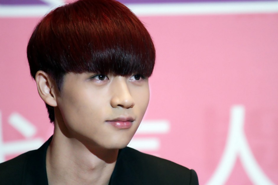 魏晨整容照曝光 整容前后照對比