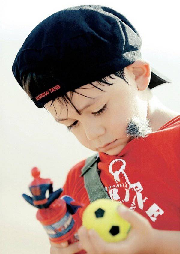 劉燁的兒子諾一個人資料 如此懂事因為她