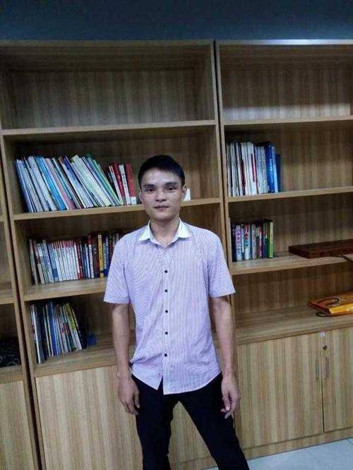 一小伙見 小馬云 火了 自費(fèi)百萬整成馬云臉