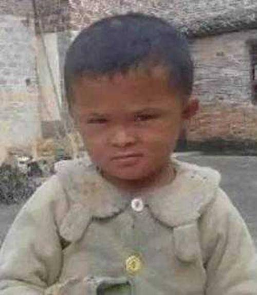 一小伙見 小馬云 火了 自費(fèi)百萬整成馬云臉