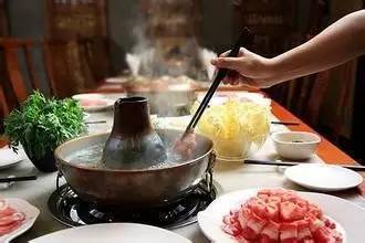 夫妻同時(shí)愛上一名女學(xué)生 扭曲感情夫妻變情敵