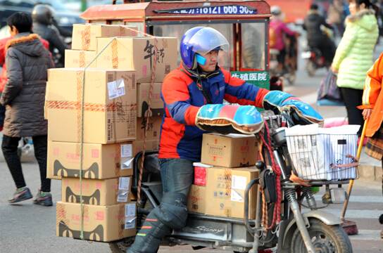 39歲快遞員猝死大街 說(shuō)完 太累 沒(méi)有再起來(lái)