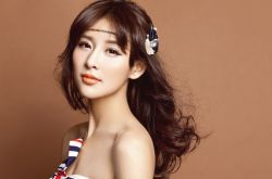 賈青不雅照全套流出 裸露豐滿乳房春光大泄