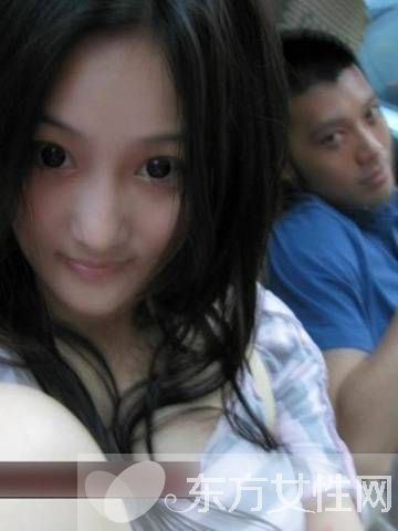 張馨予坐臺(tái)是真的 張馨予發(fā)小現(xiàn)身說(shuō)明“坐臺(tái)照”緣起