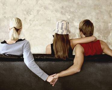 研究生小三上位 在高校內被公然拉橫幅