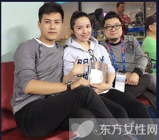 演員靳東家庭背景 靳東李佳結(jié)婚照