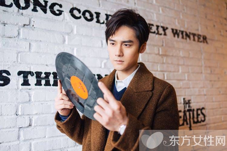 蔣勁夫激吻黃子韜 并贊韜韜嘴唇很柔軟