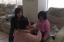 爺爺奶奶爸爸媽媽均去世 7歲小女孩只能以醫(yī)院為家