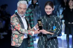 張雙利宮崎駿撞臉 潮叔街拍國際范兒十足