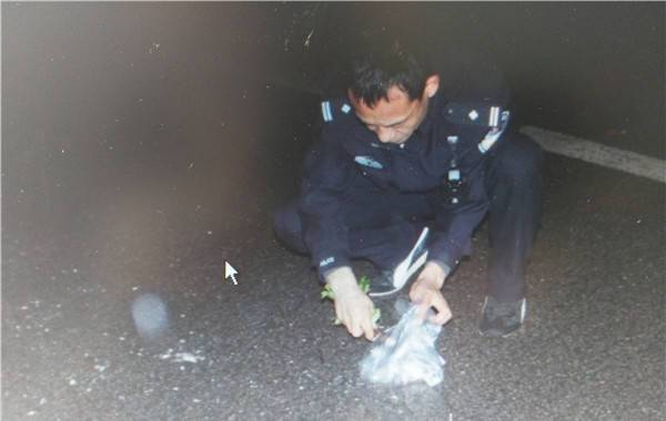 少女雨夜被撞后失蹤 被卷入車底拖行上高速