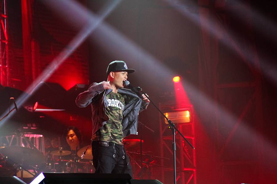 側(cè)田為什么退出樂壇 側(cè)田家庭背景曝光