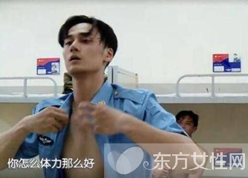 蔣勁夫激吻黃子韜 并贊韜韜嘴唇很柔軟