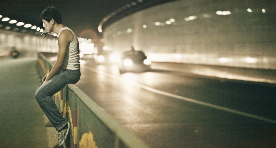 女孩創(chuàng)業(yè)失敗欲跳樓 民警大喊 握住我溫暖的大手