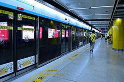 女子因長痤瘡地鐵里痛哭 地鐵民警勸了3小時女子終于笑了