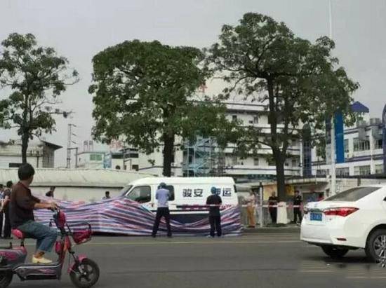 男子追砸押款車被打死 哪種情況下押運(yùn)員可以開槍