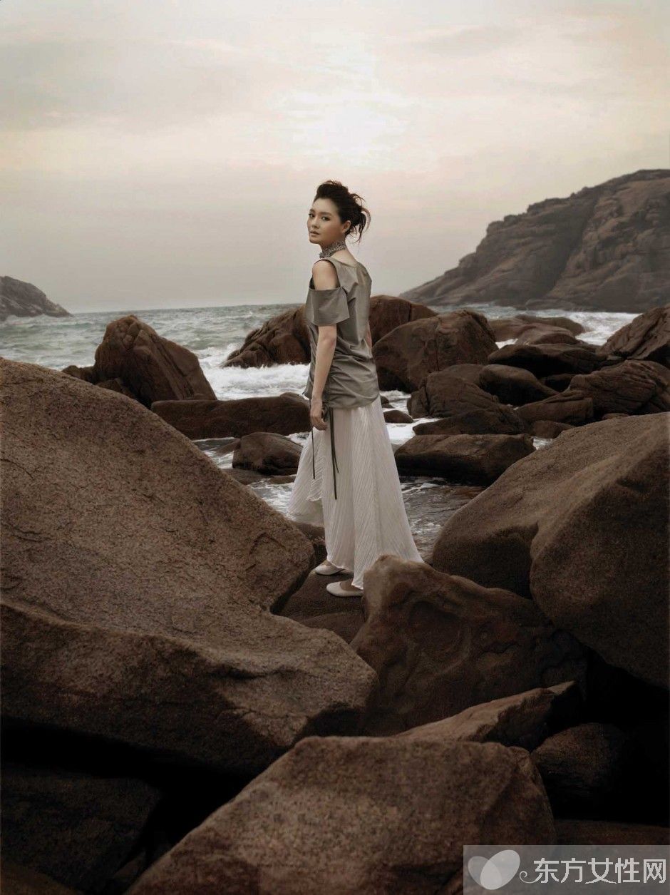 大s曬素顏特寫求工作 脖子驚現(xiàn)淤血表情嚇人