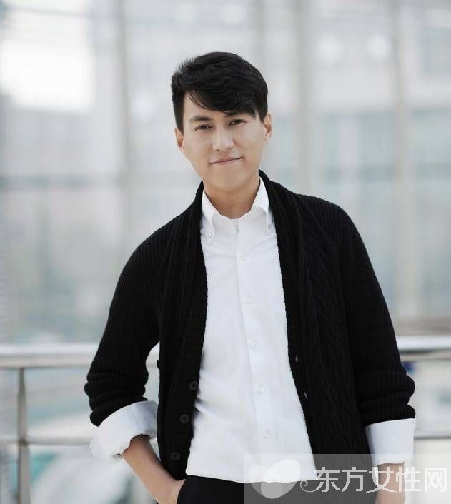 演員靳東家庭背景 靳東李佳結(jié)婚照